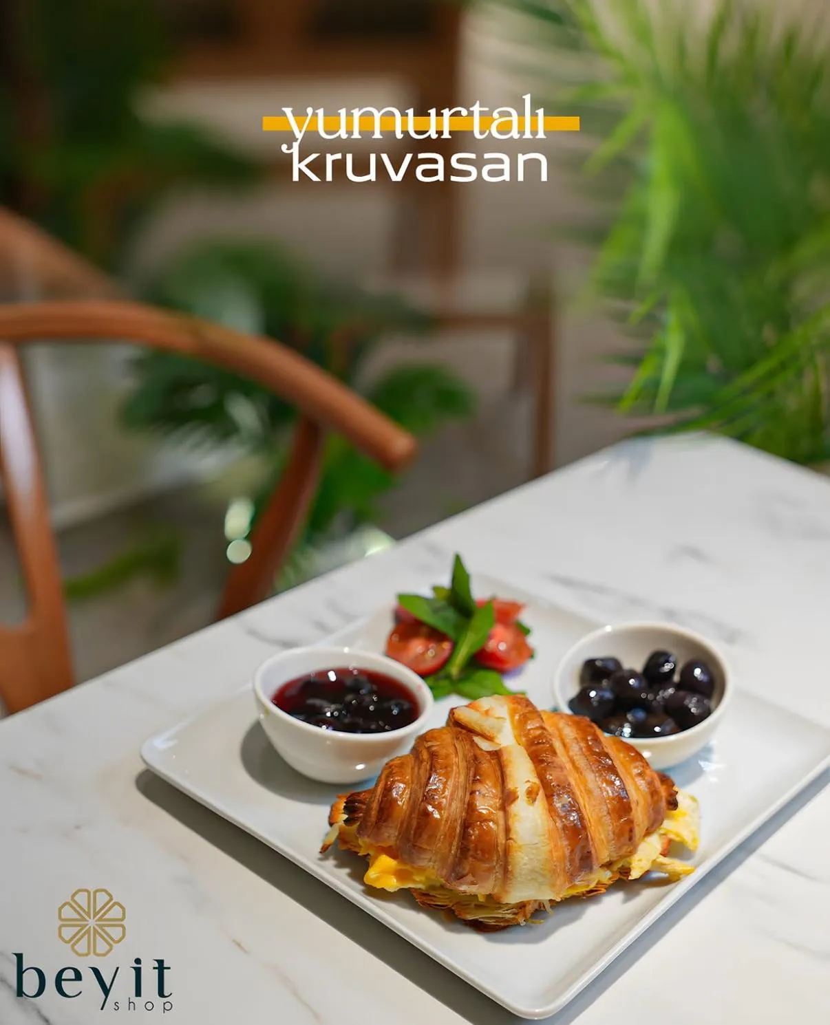 Yumurtalı Sade Kruvasan Tabağı